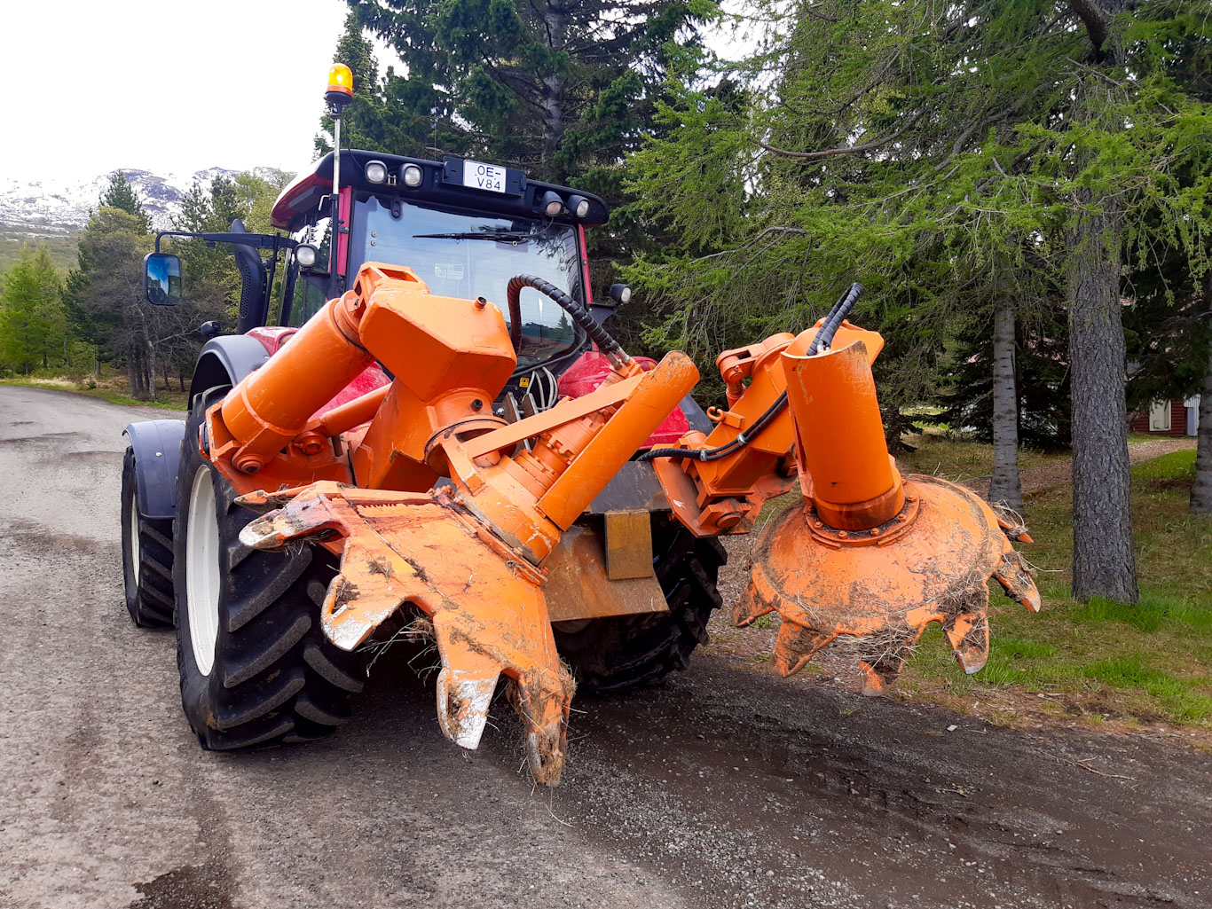 A TTS harrow attached to a tractor: Þröstur Eysteinsson